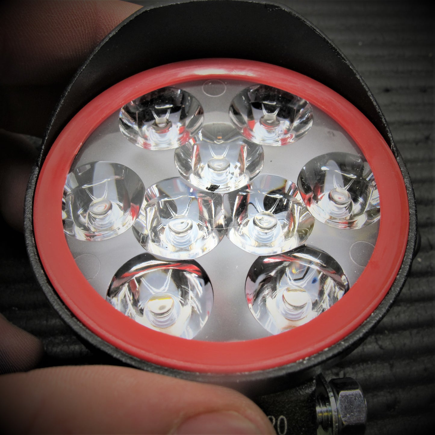 Phare 9 LED - Large Tension - Corps en Aluminium