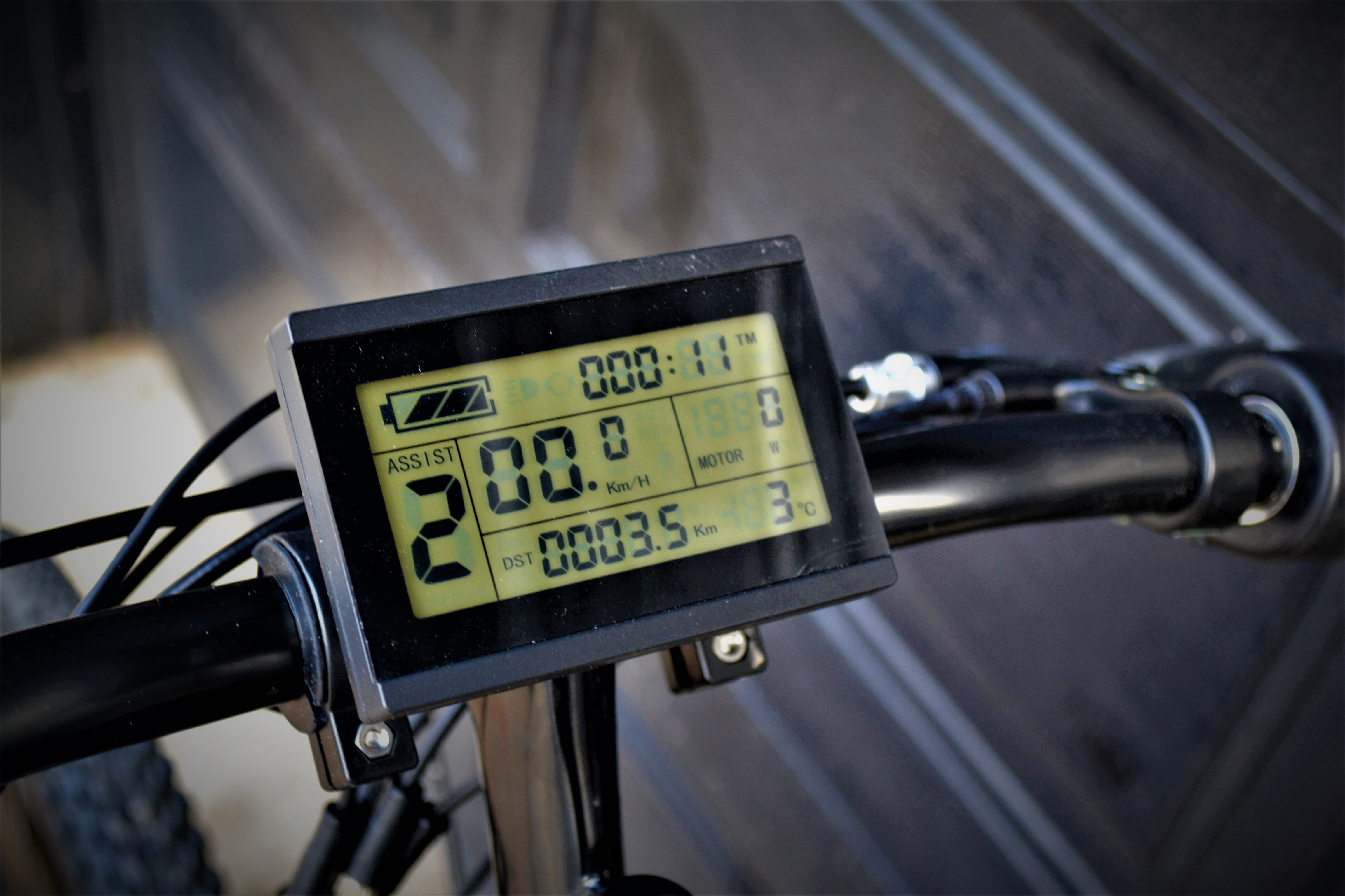 Écrans LCD pour vélos électriques www.AffordableEbikes.ca Les pièces de vélos électriques