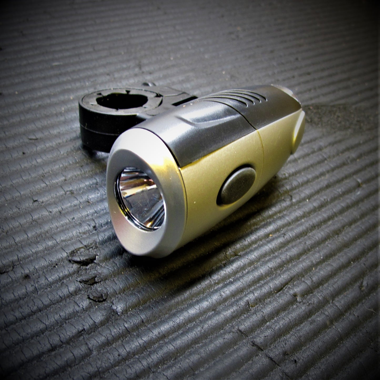 Éclairage - LED pour montage sur guidon - Fonctionne sur batterie